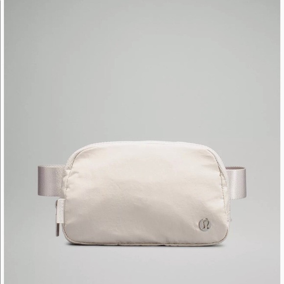 🔥🛫Lululemon Everywhere Belt Bag NWT - White Opal 🔥 LAST ONE - Picture 2 of 2